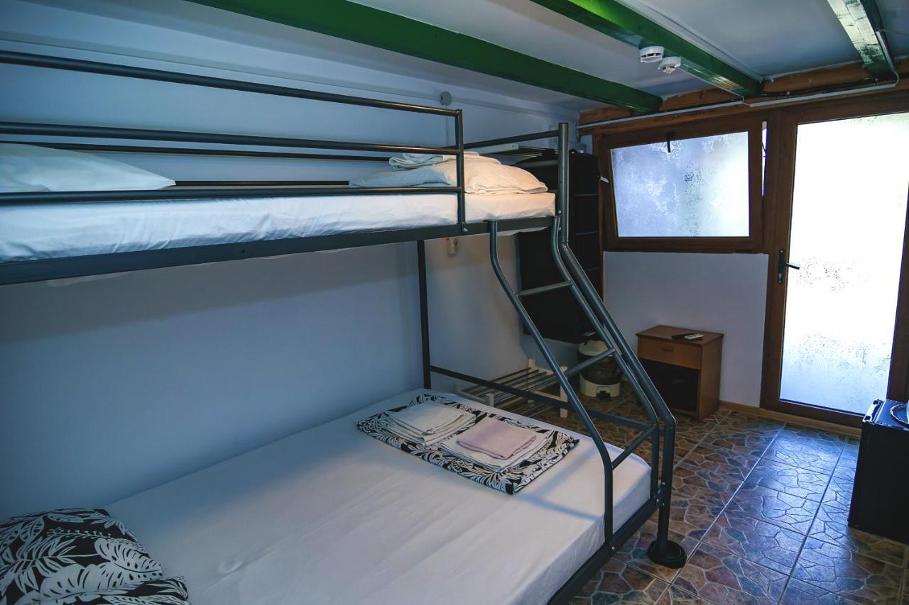 Bazart Vama Veche Hostel Bagian luar foto